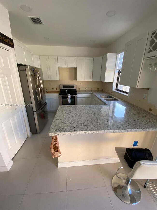 Foto del edificio - 3399 W 90th Terrace