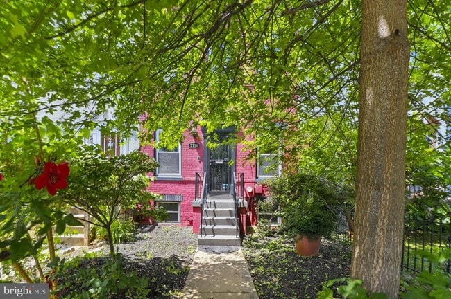 Building Photo - 2714 10th St NE
