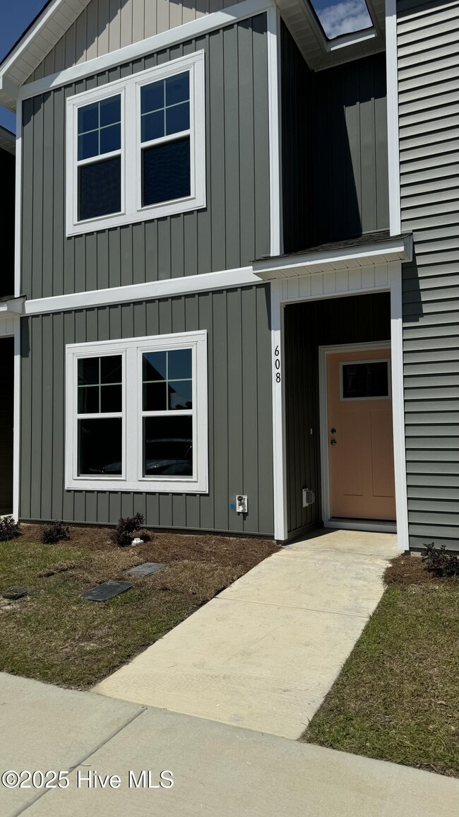 Building Photo - 608 Jacks Xing Dr