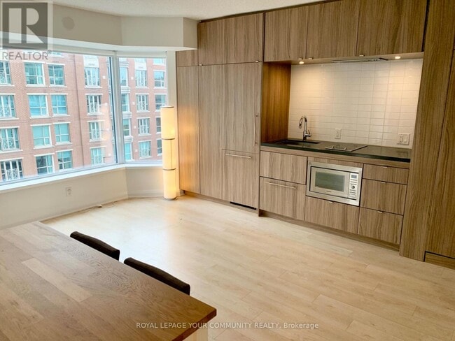 Photo du bâtiment - 155-155 Yorkville Ave