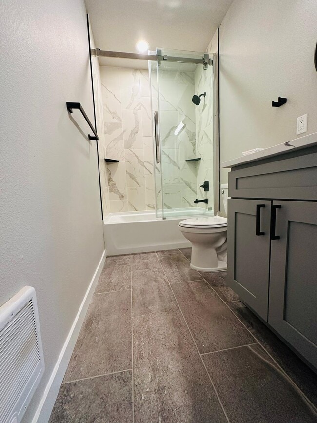 Building Photo - 2715 Maple St