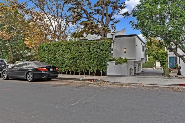 Building Photo - 807 Haverford Ave