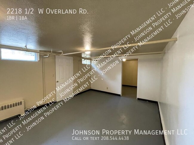 Building Photo - Private 1-Bedroom Daylight Basement Unit o...