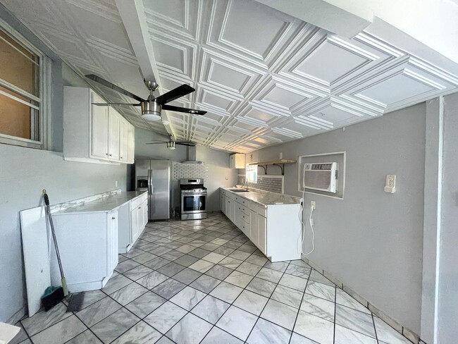 Foto del edificio - 3618 S 120th St