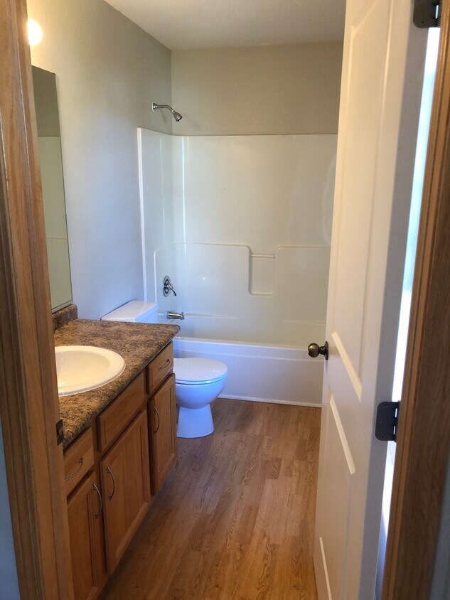 Primary Photo - 15218 Greenbelt Dr
