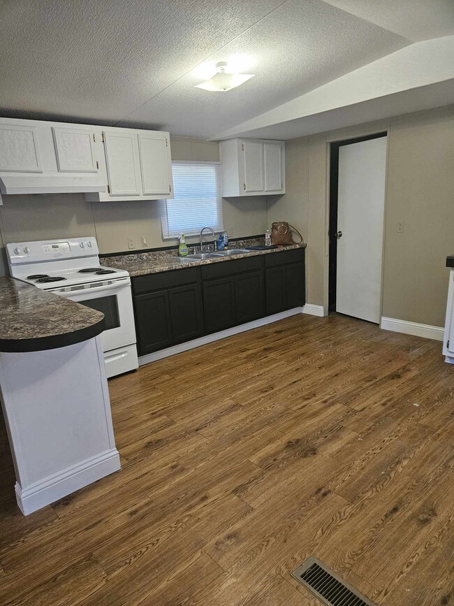 Foto del edificio - 505 Browns Creek Rd