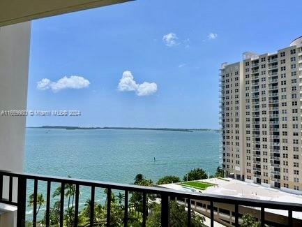 Foto principal - 520 Brickell Key Dr