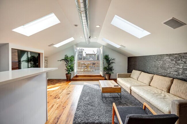 Foto del edificio - 1519 W Superior St