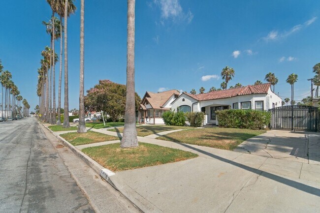 Building Photo - 5616 S Rimpau Blvd