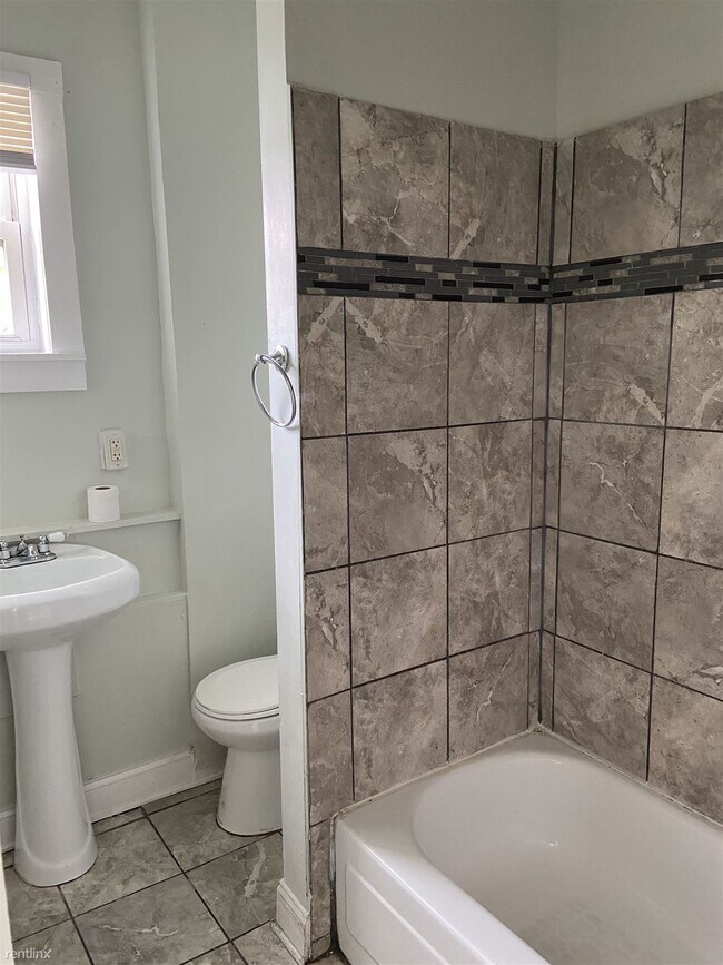 Foto del edificio - 3 br, 1 bath House - 725 N Curley St