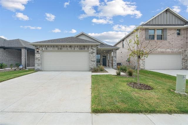 Building Photo - 207 Greenbriar Dr