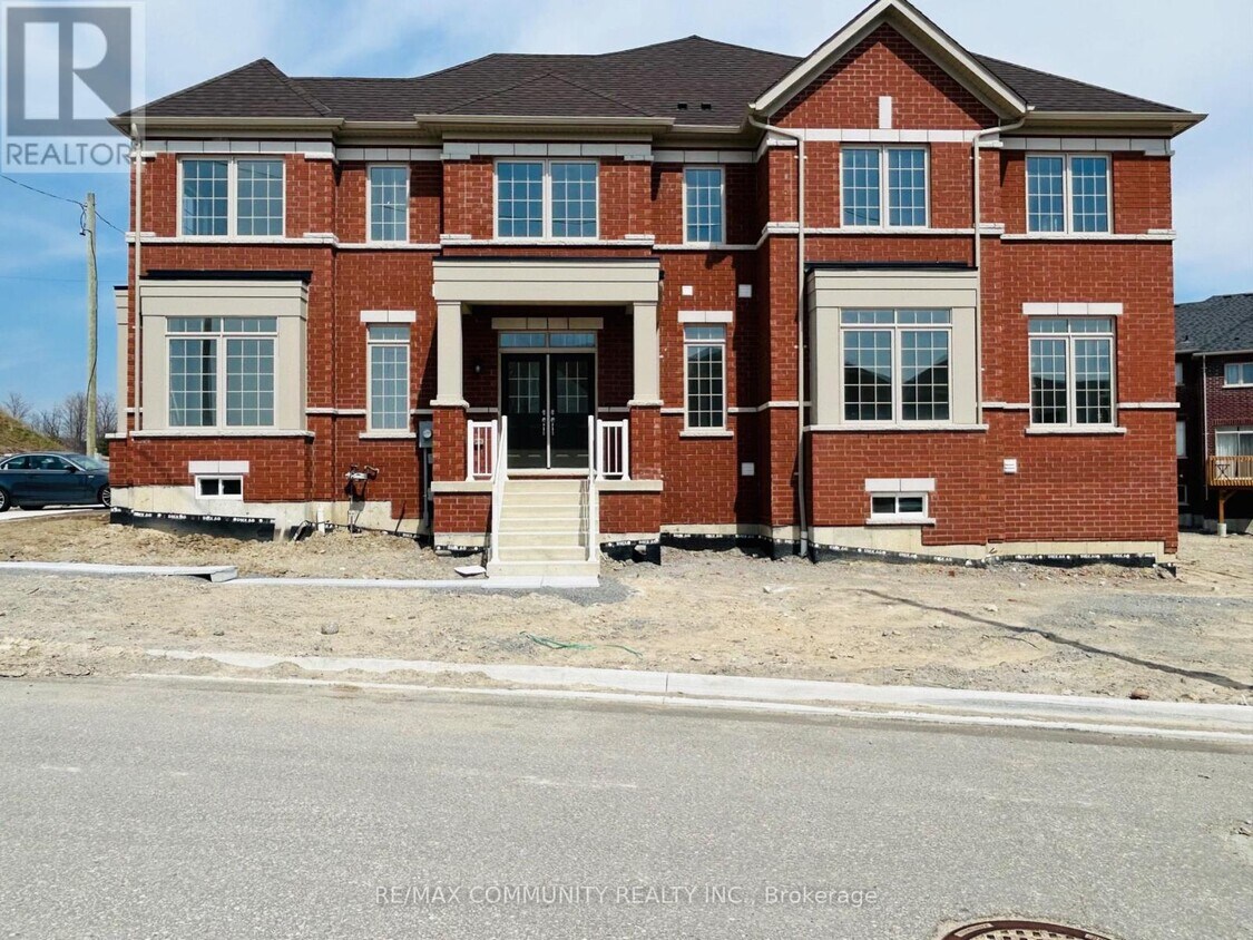 Primary Photo - 961 Elizabeth MacKenzie Dr