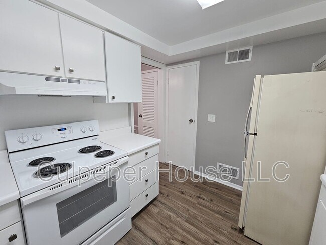 Foto del edificio - 4102 Garden Estates Dr