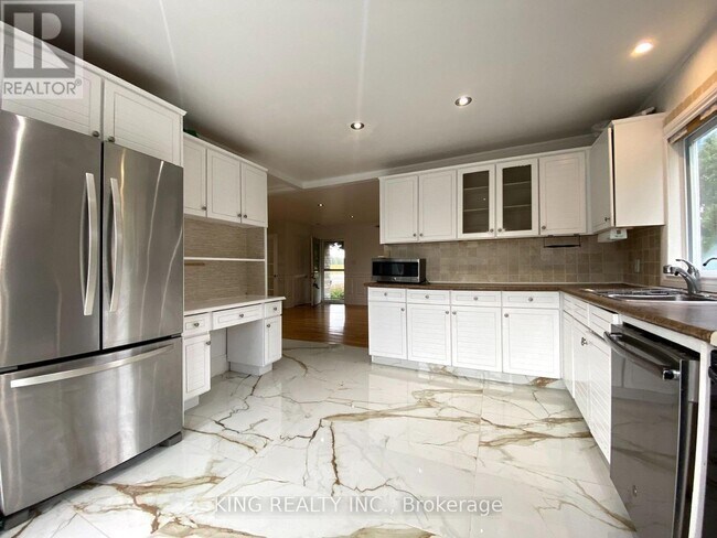 Building Photo - 16605 Jane St