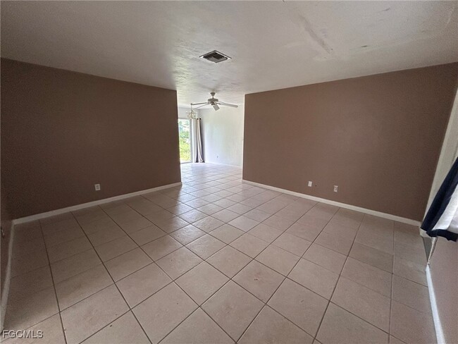 Foto del edificio - 13432 First St