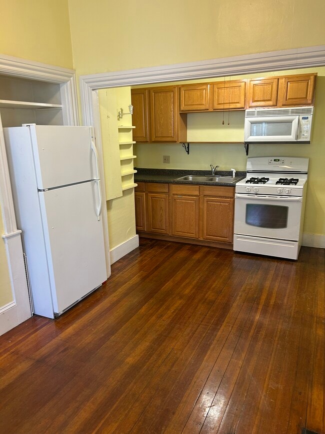 Kitchen - 16 Church St