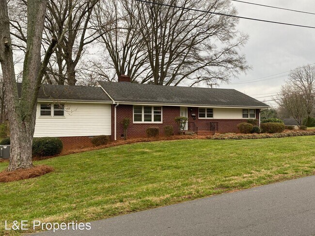 Building Photo - 3 br, 2 bath House - 508 Dunham Road
