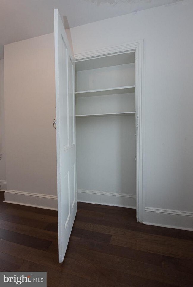 Foto del edificio - 2327 E York St