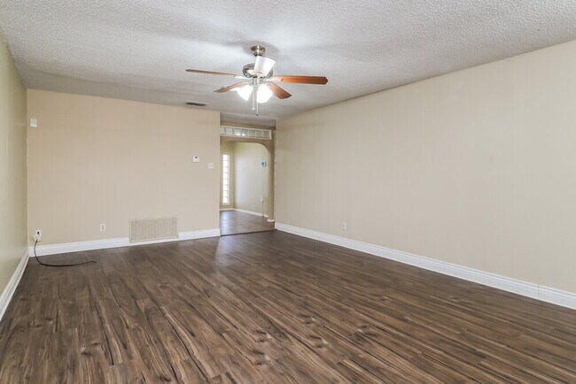Building Photo - 6363 Hanger Park Dr