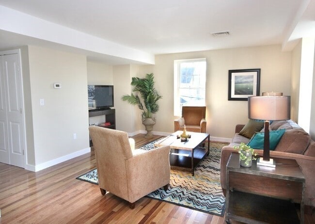 Building Photo - 99 Essex St