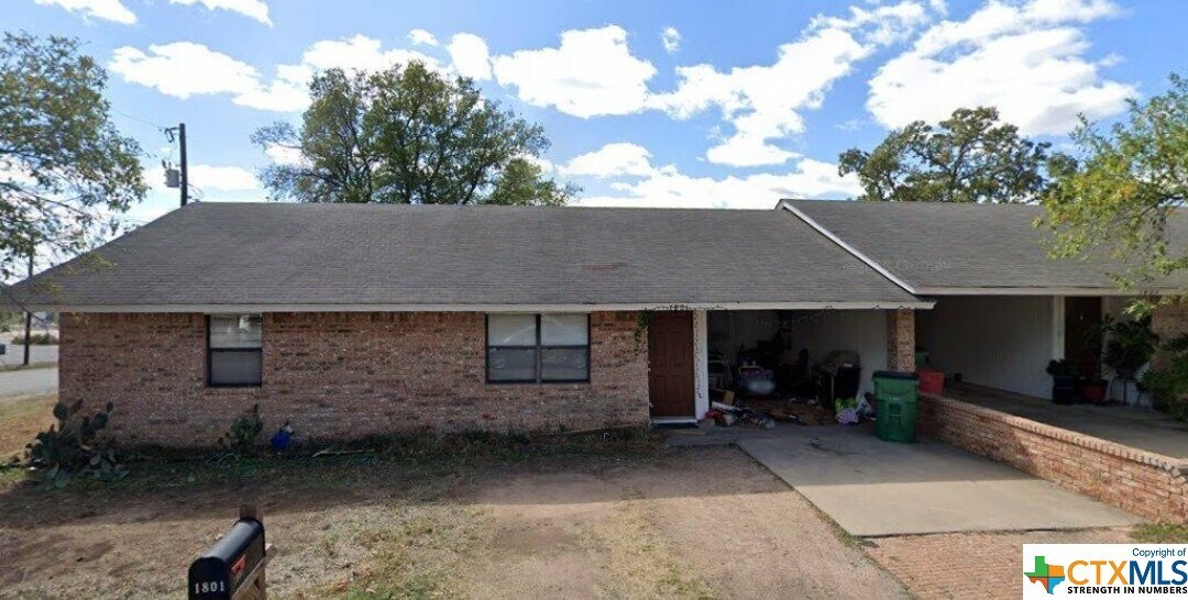 1801 Forest Trail, Kingsland, TX 78639 Townhome Rentals in Kingsland