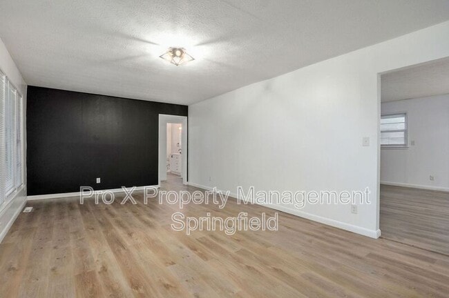 Foto del edificio - 906 N Belview Ave