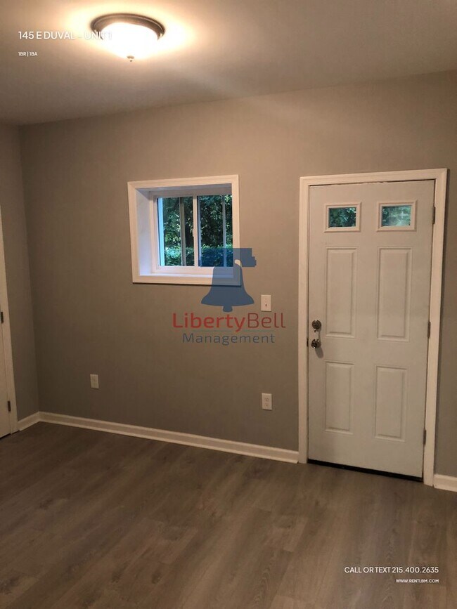 Foto del edificio - 145 E Duval St