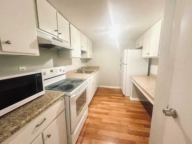 Photo - 1855 Poplar Woods Cir W (Germantown, TN) Apartment