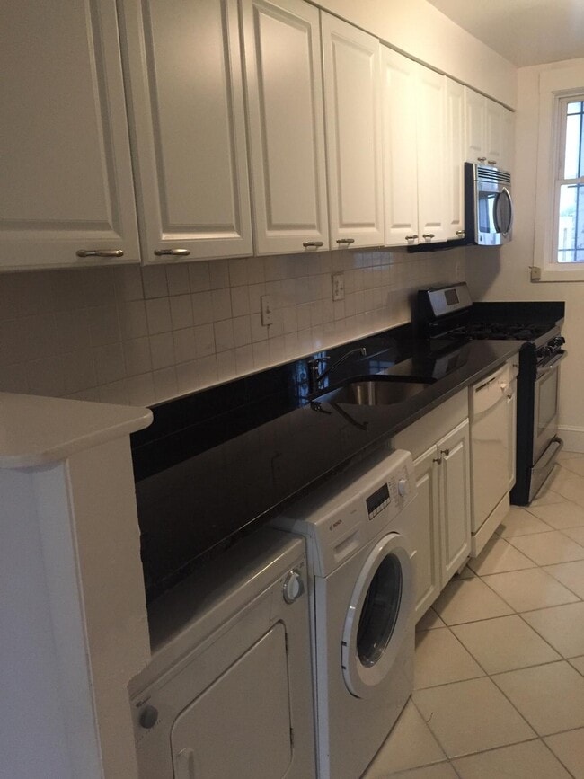 Building Photo - 612 Newton Pl NW