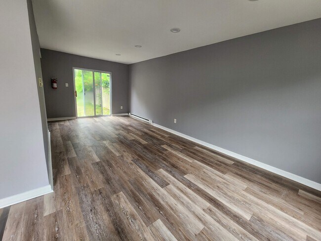 Building Photo - 571 W Loch Lomond Dr