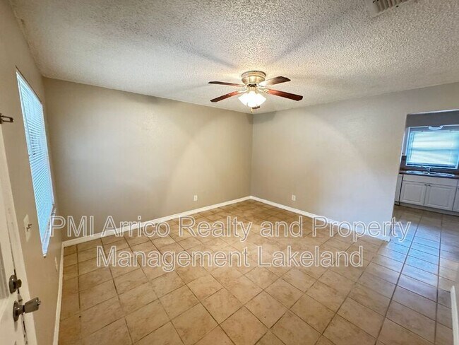 Foto del edificio - 1554 Sarah St