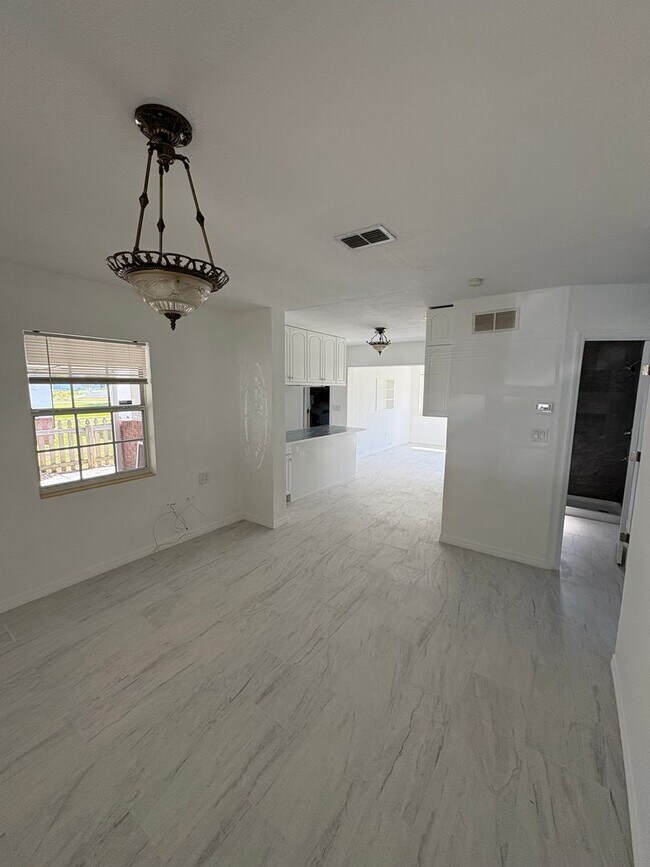 Foto del edificio - Tarpon Springs home close to downtown!
