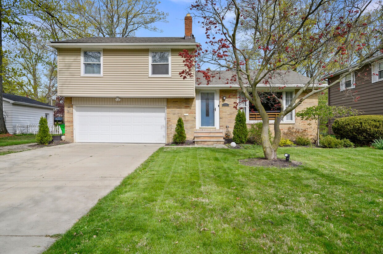 561 Quilliams Rd, South Euclid, OH 44121 House Rental in South Euclid