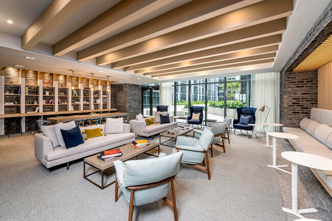 Foto del edificio - 240 NW 25th St