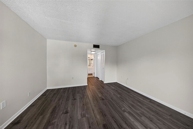 Foto del edificio - 711 N Pine Island Rd