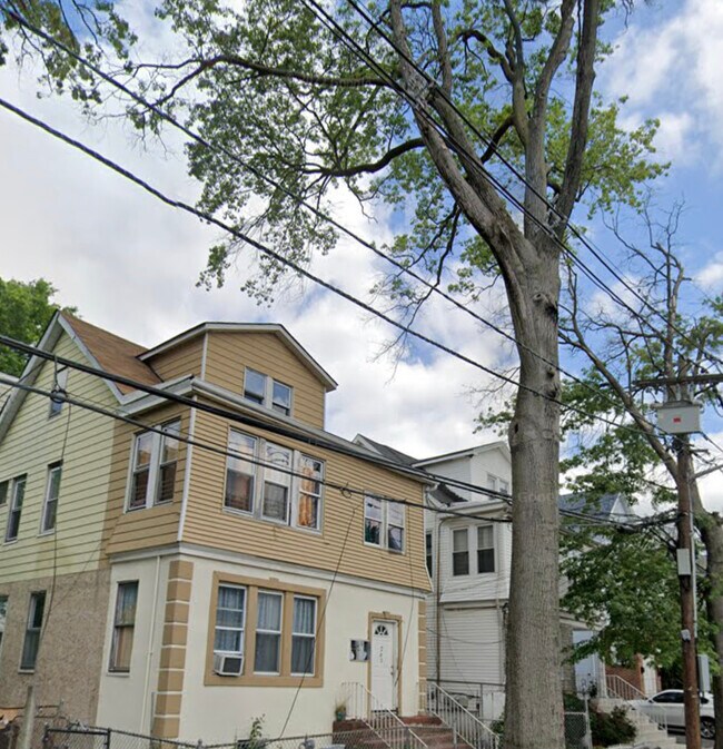 Building Photo - 265 Schley St