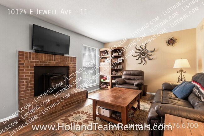 Foto del edificio - 10124 E Jewell Ave