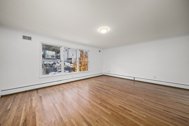 Building Photo - 26 Lasher Ln