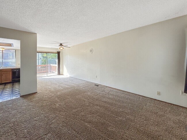 Foto del edificio - $0 DEPOSIT OPTION. CENTRALLY LOCATED 4 BEDROOM SPLIT LEVEL HOME IN WESTMINSTER!