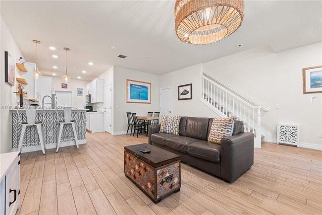 Foto del edificio - 1030 Eucalyptus Dr