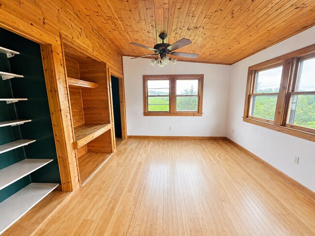 Foto del edificio - Remodeled Home on Nearly Half an Acre with Beautiful Country Views