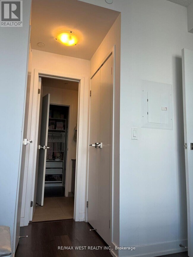 Building Photo - 89 Dunfield Ave