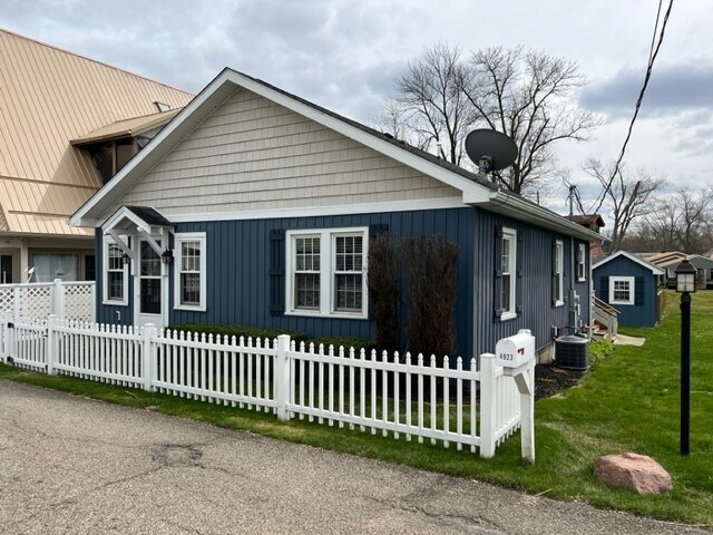 Primary Photo - 4923 Decker Ave NE