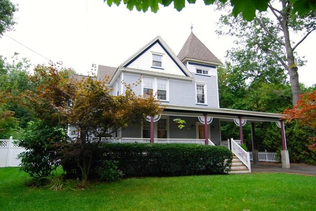 Building Photo - 18 Kenilworth Rd
