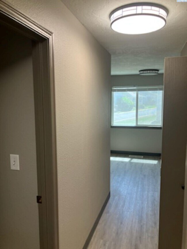 Foto del edificio - Condo Living...Move-In Ready