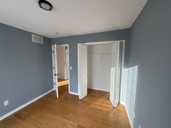 Foto del edificio - 951 Trenton Ln N