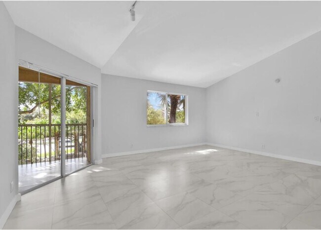 Foto del edificio - 3430 Pinewalk Dr N