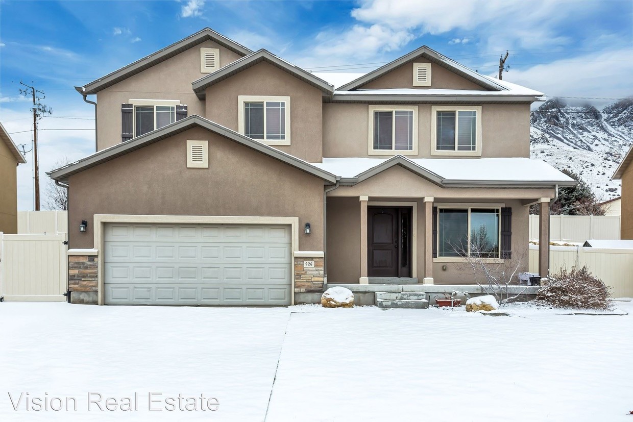 Primary Photo - 5 br, 2.5 bath House - 926 S Cinnamon Ridge