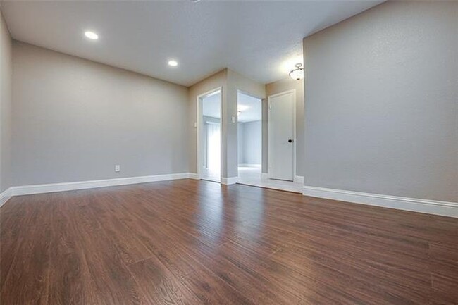 Foto del edificio - ARNS  remodeled 4 bedroom 2 bathroom