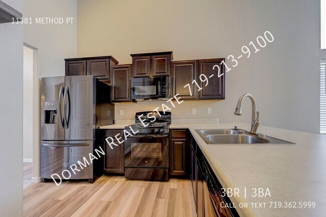 Building Photo - 2-story with A/C!
